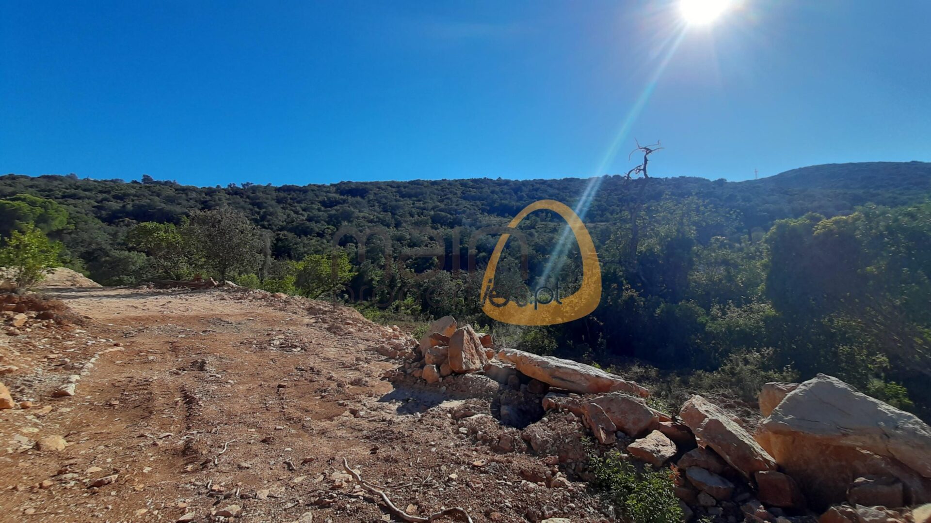 Plot of land with mountain view at Goldra de Cima in Santa Barbara de Nexe