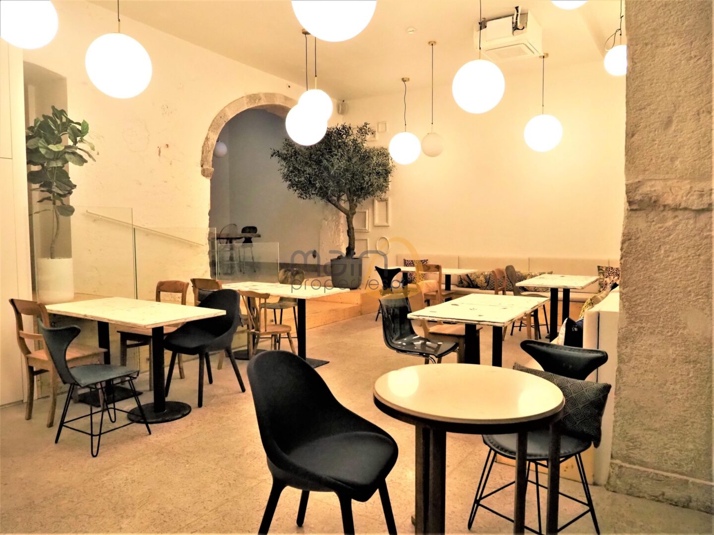 Fully refurbished restaurant near Cais do Sodré, Lisbon