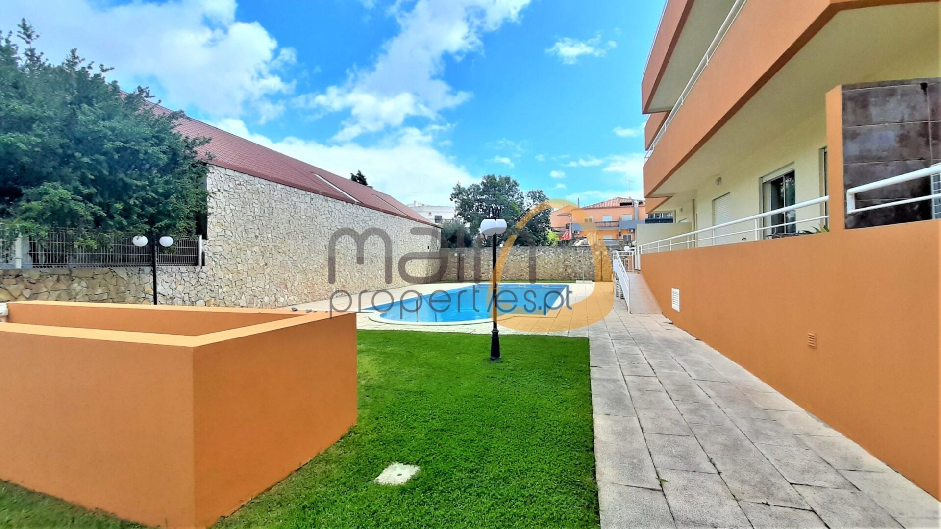 2 bedroom apartment in gated community with swimming pool in São Brás de Alportel