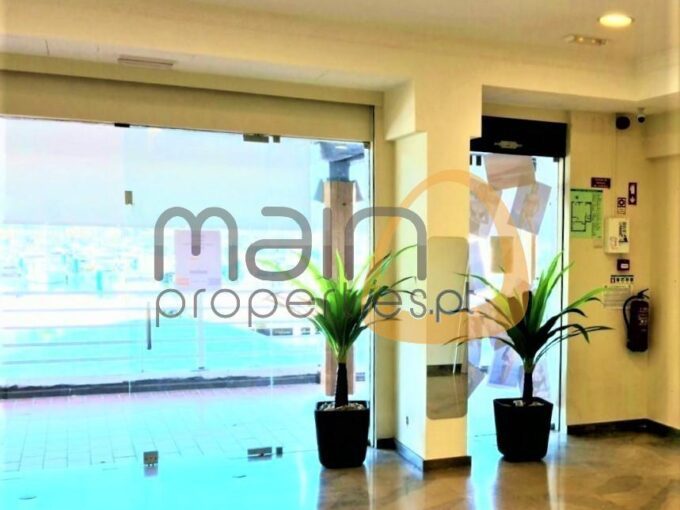 MainProperties :: Loja com localização de excelência na prestigiada Marina de Vilamoura :: MR132