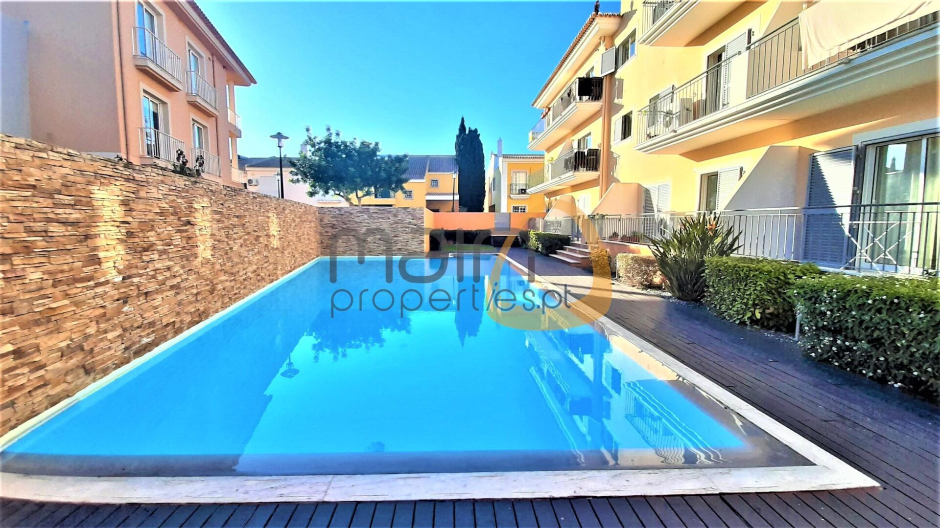 2 bedroom apartment in gated community with swimming pool in Vilamoura